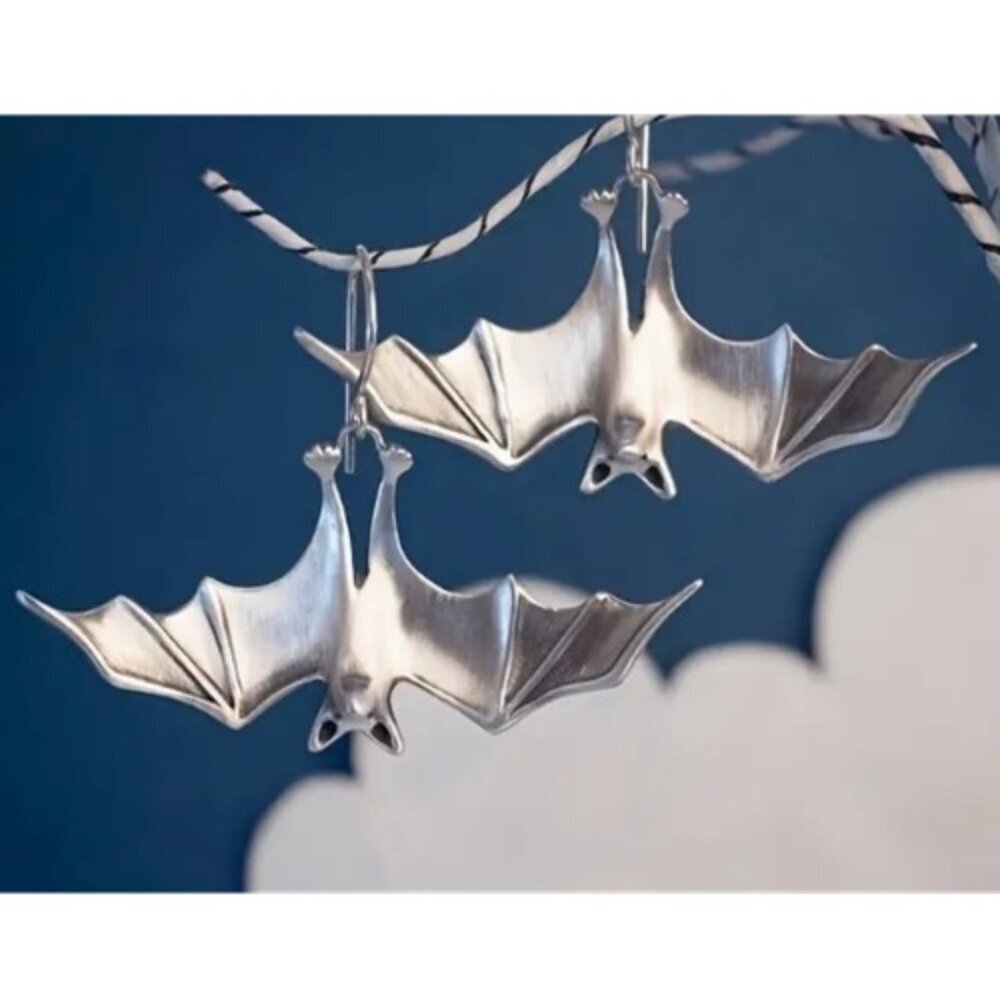 Vintage-Silver EP Bat Dangle Earrings Gothic Halloween, All Hallows Eve, Samhain - Picture 1 of 2